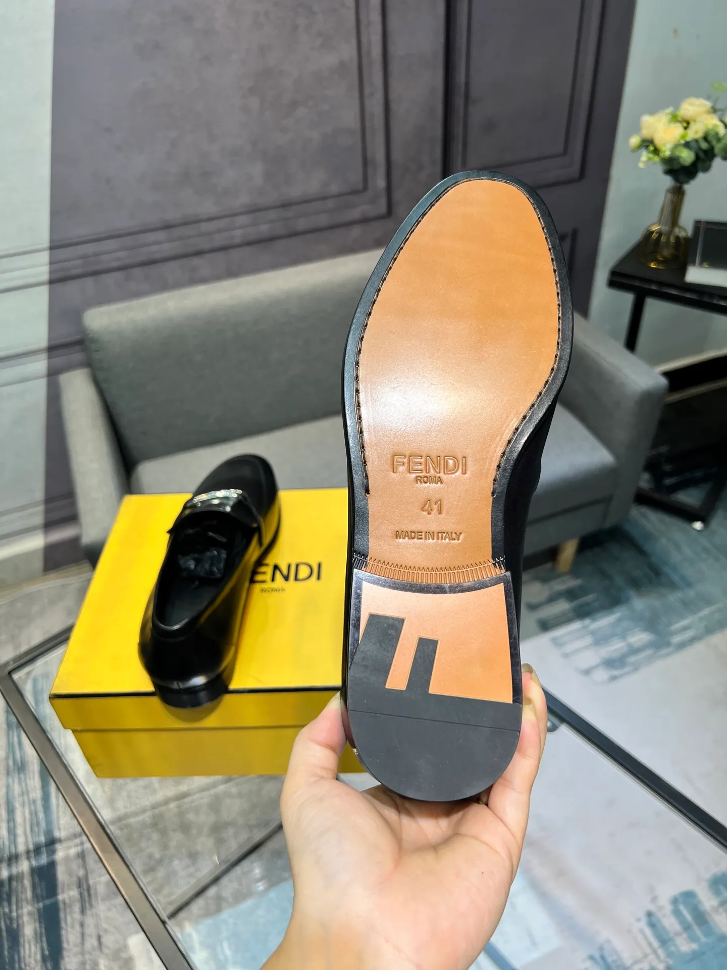 Men's shoes 💰940 [FENDI] Fendi men's business casual leather shoes imported brand cloth/calf leather/open edge beads/brand logo printing -Inner lining: comfortable cowhide lining -Outsole: genuine leather outsole with rubber backing embedded in the heel, perfect injection molding -Super high quality control·Fine workmanship: highlighted (high-end·luxury·grade) -Size: 39-44.38.45.46 Customized, non-returnable
